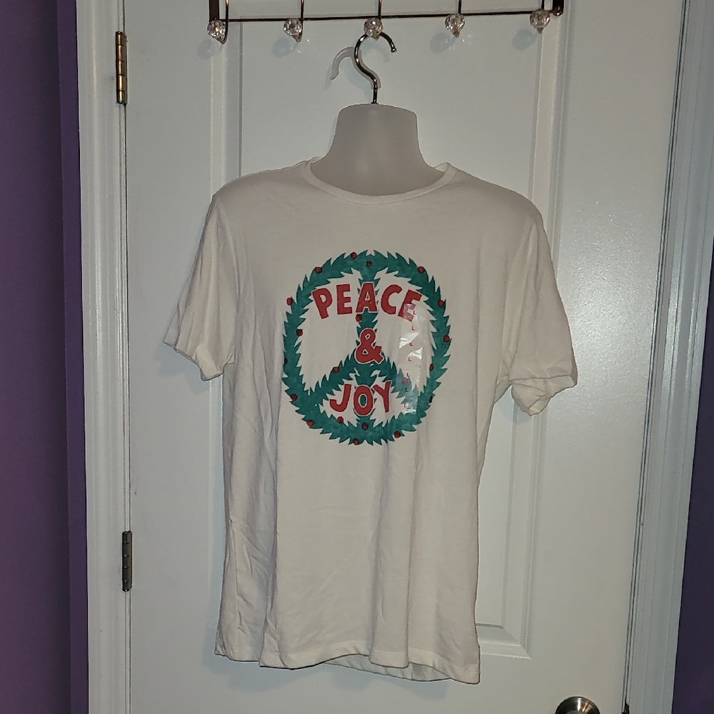 Old Navy White Wreath Tee with Red and Green Peace & Joy Design Sz: L NWT